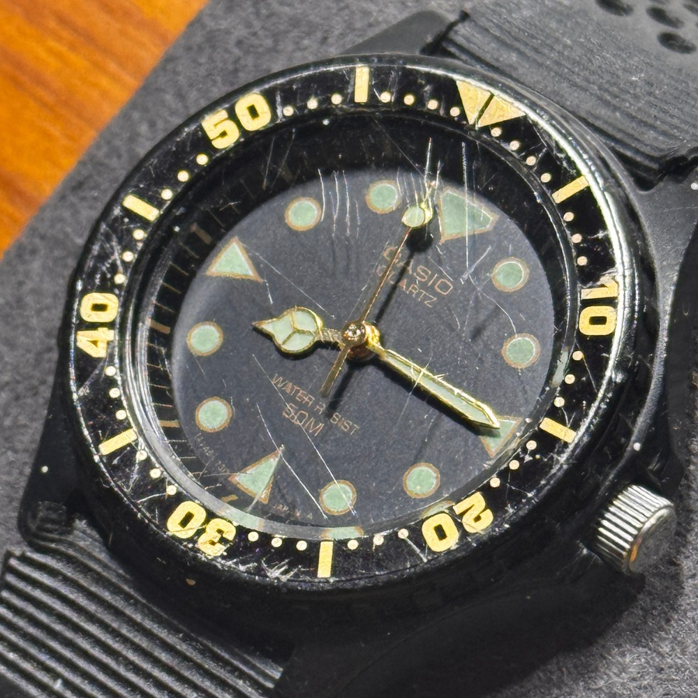 Casio LRW-45 Quartz Diver Watch Black Gold Bezel Vintage Sport NEW BATTERY - Picture 2 of 8